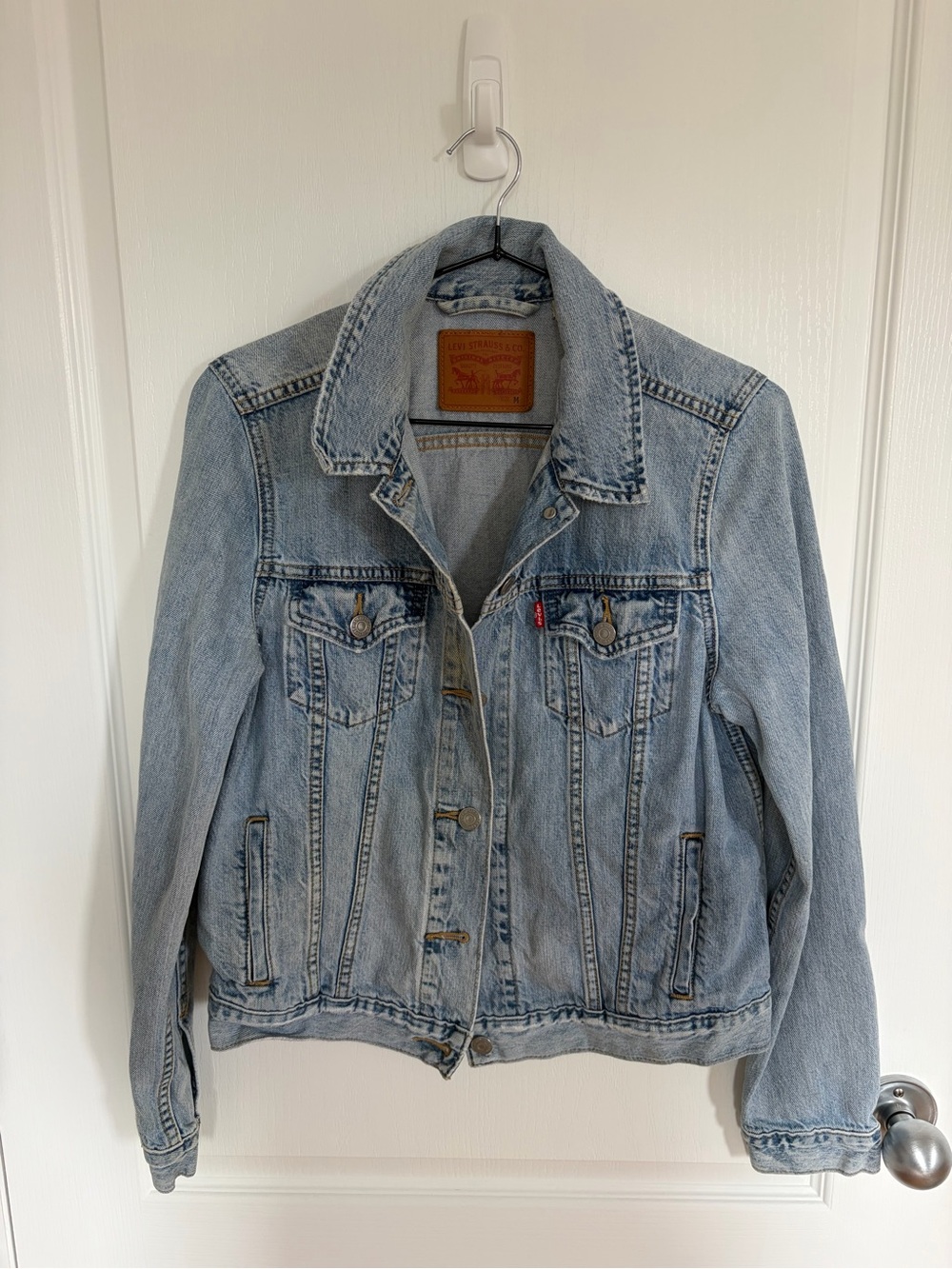 Levi's Light Blue Denim Jean Jacket - fitted